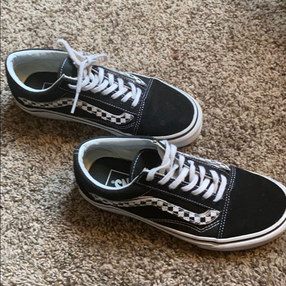 Black and white vans women’s 6.5 barely worn